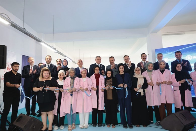 ÇALIŞAN VE ÜRETEN GENÇLER PROGRAMI’NDA YENİ ETAP 100 FABRİKA İLE 10 BİN İSTİHDAM