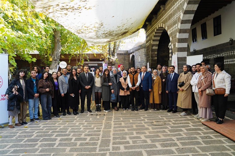 “SESİNİ BUL: GENÇLERLE SANAT VE DAYANIŞMA” PROJESİ KAPANIŞ PROGRAMI GERÇEKLEŞTİRİLDİ