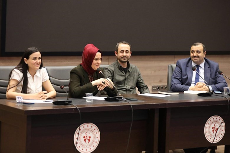     İSTANBUL’DA PSİKOSOSYAL DESTEK HİZMETLERİ DEĞERLENDİRME TOPLANTISI GERÇEKLEŞTİRİLDİ